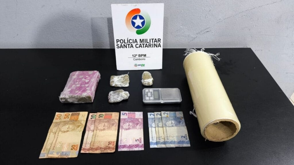 Polícia Militar SC,prisão tráfico Camboriú,drogas em Camboriú,combate tráfico SC,flagrante tráfico Camboriú,PM Santa Catarina,prisão bairro Conde Vila Verde
