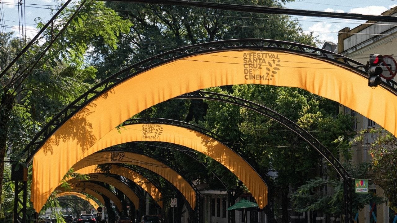 Festival Santa Cruz de Cinema,curtas-metragens,cinema brasileiro,cinema gaúcho,evento cultural gratuito,UNISC,Mostra Olhares Daqui,Mostra Nacional,Mostra Pantalla,filmes do Uruguai,Araci Esteves,Allan Souza Lima,rodadas de negócios,painel de turismo cinematográfico,Troféu Tipuana