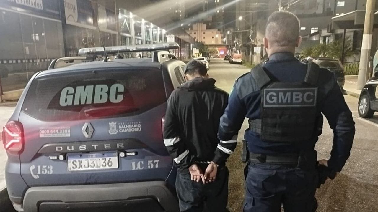 furto de celular bc,guarda municipal prende ladrão,avenida brasil furto,adolescente assaltada em balneário camboriú,celular rastreado rua anitápolis,homem preso furto bc
