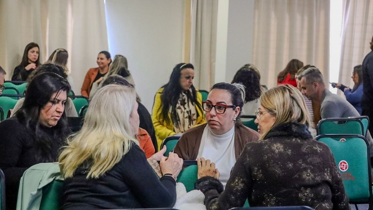 palestra gestão escolar Balneário Camboriú,formação de gestores educação pública,autoridade na escola,capacitação educação municipal