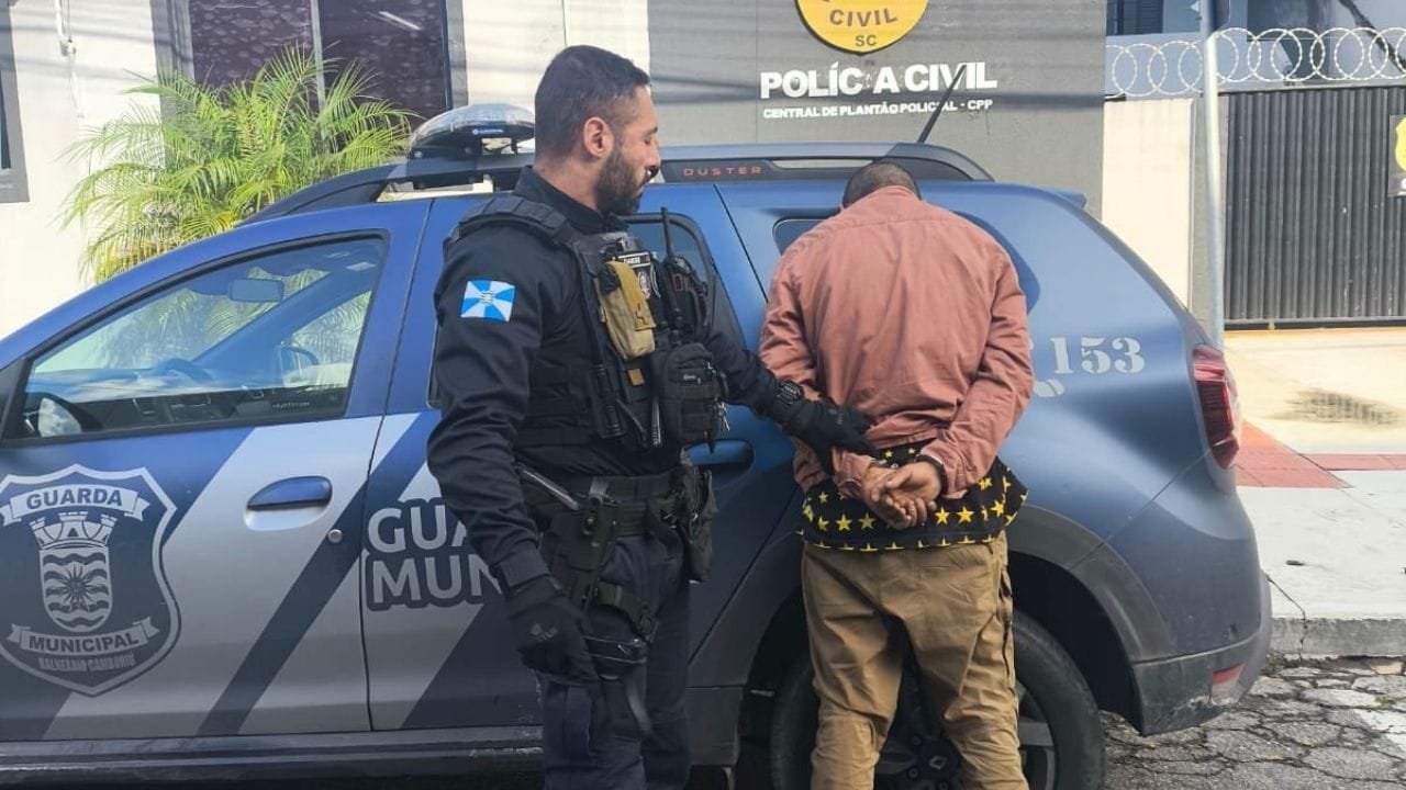 prisão simulacro arma Balneário Camboriú,resistência à prisão,Guarda Municipal Balneário Camboriú,segurança pública,abordagem policial