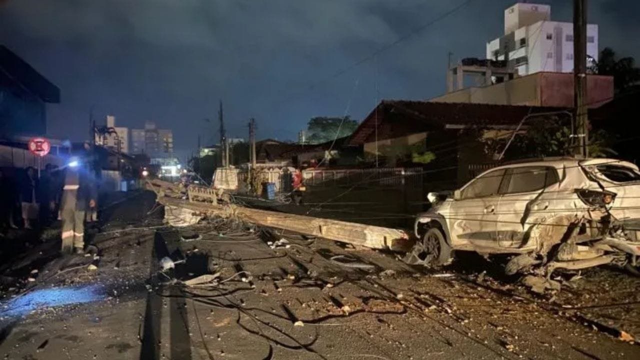 acidente Camboriú,adolescente embriagado,poste derrubado
