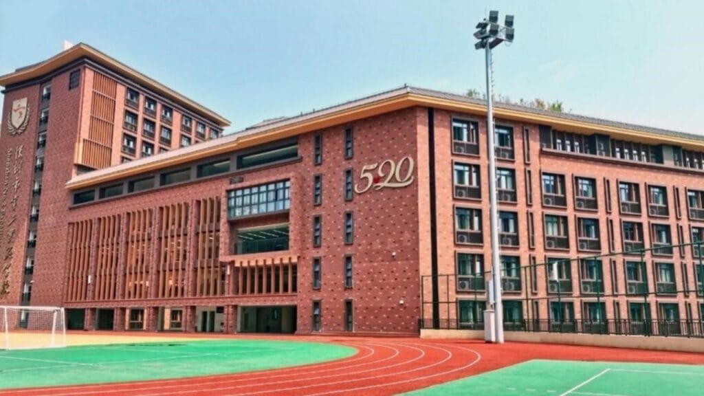 Ministério das Comunicações China,visita educação digital Shenzhen,Escola Experimental Shenzhen,tecnologia na educação,inclusão digital escolas públicas