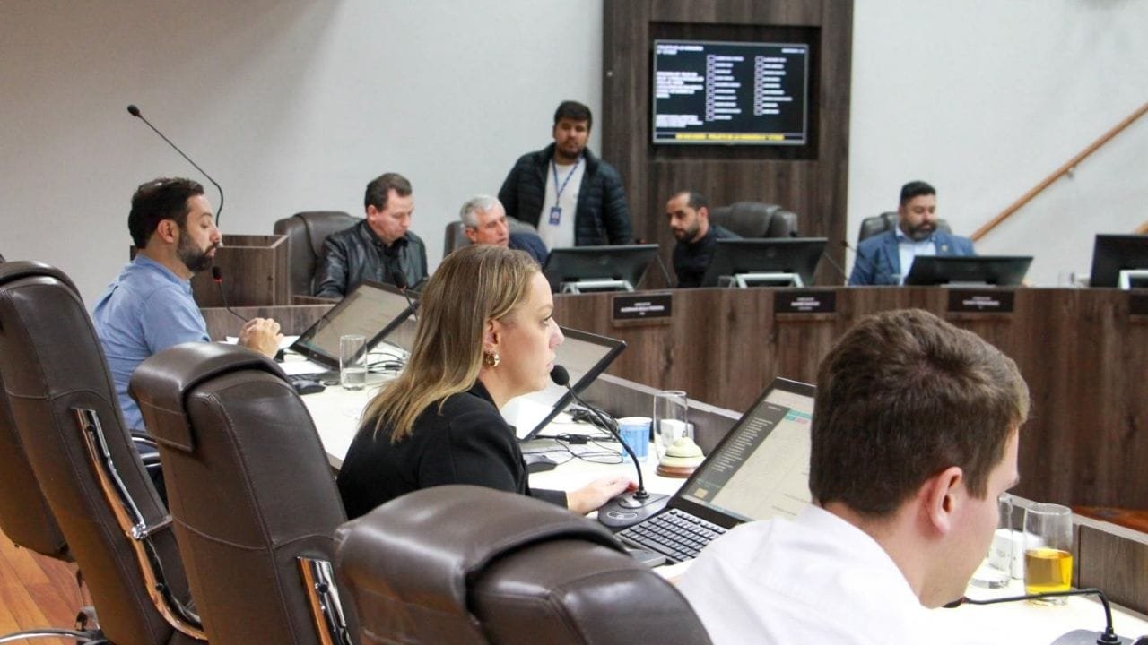 Câmara de Balneário Camboriú,projetos de lei aprovados,CIS-AMFRI,convênio com IGP SC,Programa JACAMASA,votação na câmara,moções de congratulações BC