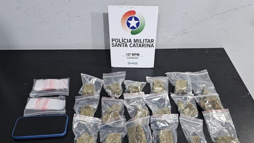 traficante preso Camboriú,flagrante drogas Camboriú,Polícia Militar SC,entorpecentes fracionados