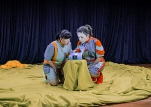 Cia Experimentus Teatrais,espetáculo infantil gratuito,teatro para crianças Timbó,projeto Circuito para Meninas Voadoras,teatro com LIBRAS,cultura Santa Catarina