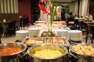 ovos mexidos cremosos,receita Faial Prime Suítes,café da manhã hotel Florianópolis,Roberta Scheer chef,café da manhã aberto ao público,onde tomar café Florianópolis,hotel centro Florianópolis