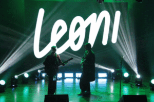 Leoni show Navegantes,apresentações Leoni Antônio Leoni,clássicos música brasileira,Kid Abelha clássicos,gestão de carreira musical,festival Encanta Navega,novo show Leoni,parcerias Leoni Zélia Duncan,música ao vivo Navegantes,Fundação Cultural Navegantes,concerto gratuito Navegantes,público emocionado show,turnê nacional Leoni,produção musical Antônio Leoni,George Israel banda