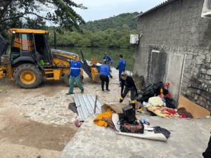 ação integrada,invasões irregulares,limpeza urbana,apoio social,denúncia invasão,Balneário Camboriú,mutirão urbano,contensão ocupação,vulnerabilidade social,subprefeitura,Secretaria de Segurança,Departamento de Contenção,moradores irregulares,Rio Camboriú,bairro Barra