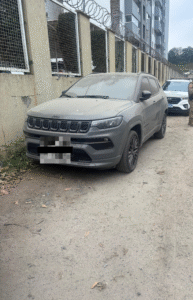 furto de veículo,Jeep Compass roubado,Balneário Camboriú,Camboriú,Pedra Branca,Rua Israel,Rua Leopoldo Leite,patrulhamento policial,recuperação de bem,veículo recuperado,ação com inteligência,delegacia BC,diligência policial,12º BPM,PM SC