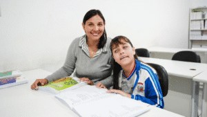 materiais didáticos em Braille Penha,inclusão visual educação municipal,apoio para estudantes com baixa visão,Secretaria de Educação de Penha,casos de glaucoma em crianças