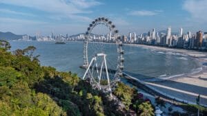 61 anos Balneário Camboriú,FG Big Wheel promoção,desconto para moradores BC,férias julho Santa Catarina,turismo Balneário Camboriú,roda-gigante FG Big Wheel,atrações Balneário Camboriú