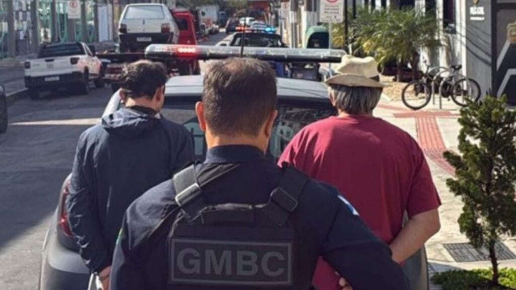Guarda Municipal Balneário Camboriú,veículo furtado recuperado,prisão receptação,tráfico de drogas Balneário Camboriú,operação policial Bairro das Nações