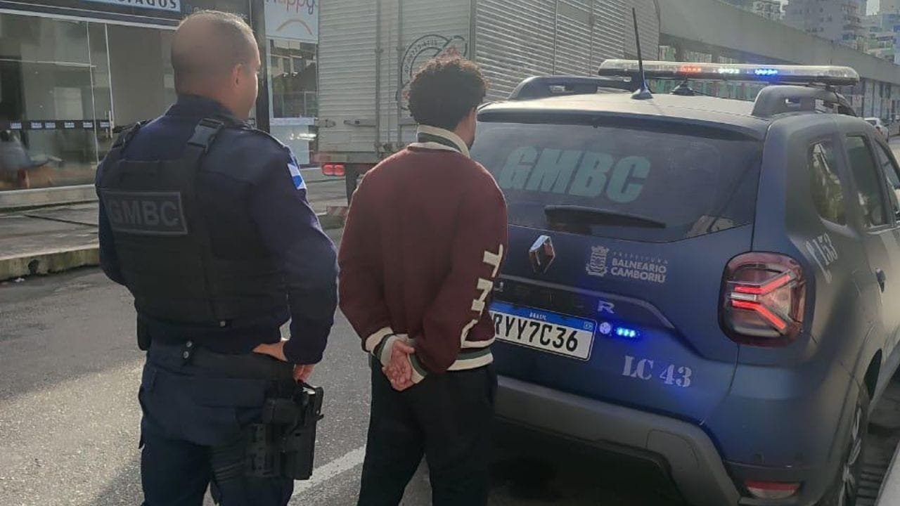 prisão por assédio Balneário Camboriú,Guarda Municipal Balneário Camboriú,crime de assédio hostel,segurança pública SC,denúncia assédio