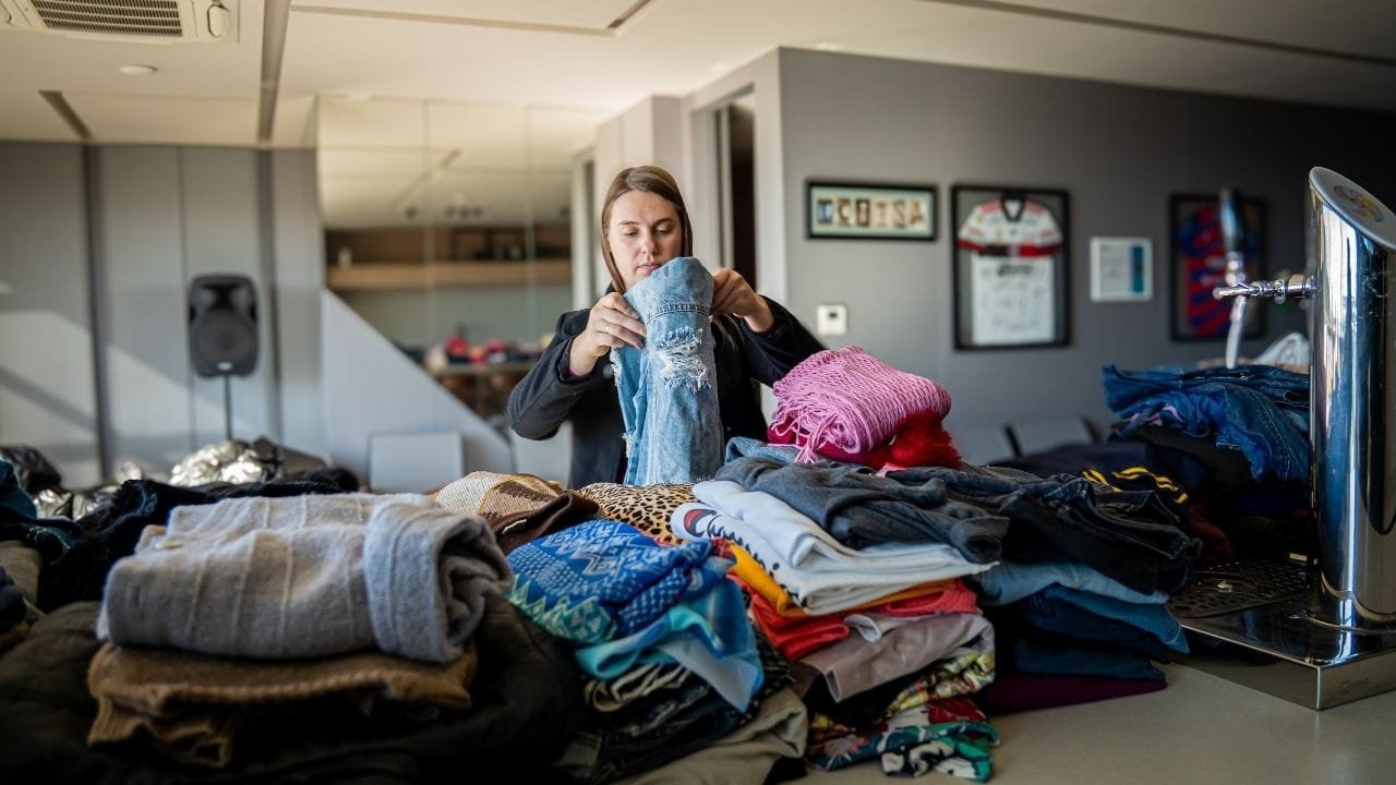 Gincana Solidária Lotisa,doação roupas inverno SC,solidariedade corporativa,Lotisa Empreendimentos SC,Campanha do Agasalho 2025