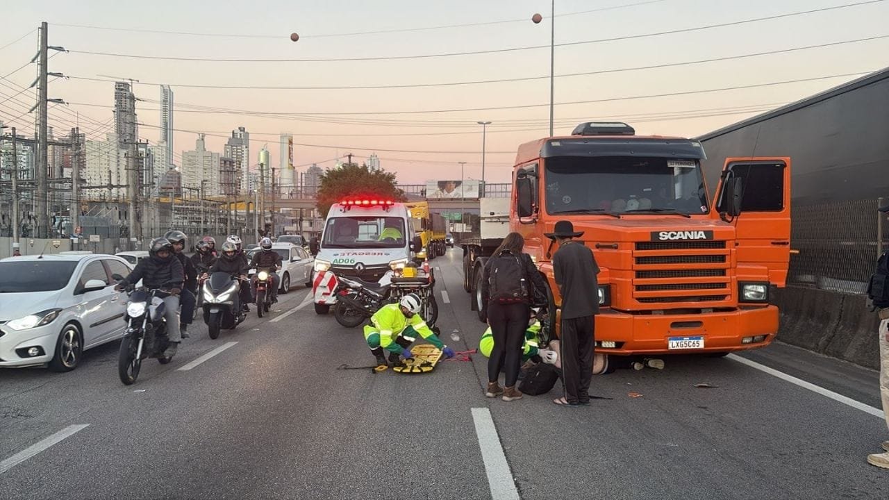 acidente BR-101 Itajaí,atendimento agente trânsito BC,motociclista acidente BR-101,socorro ambulância Arteris,segurança viária