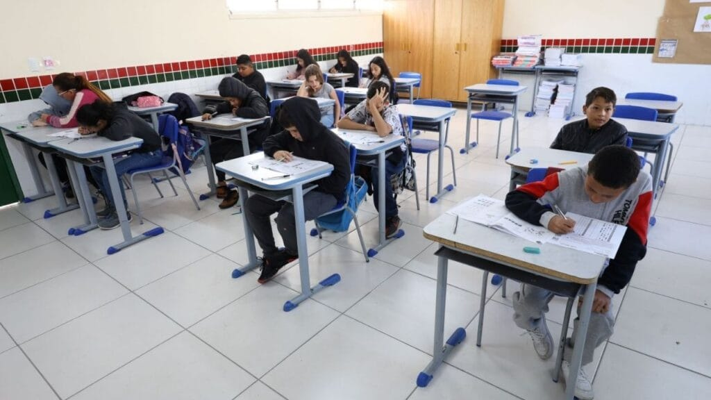 simulados Santa Catarina,Qualifica SC,avaliação aprendizagem,rede estadual SC,educação Santa Catarina