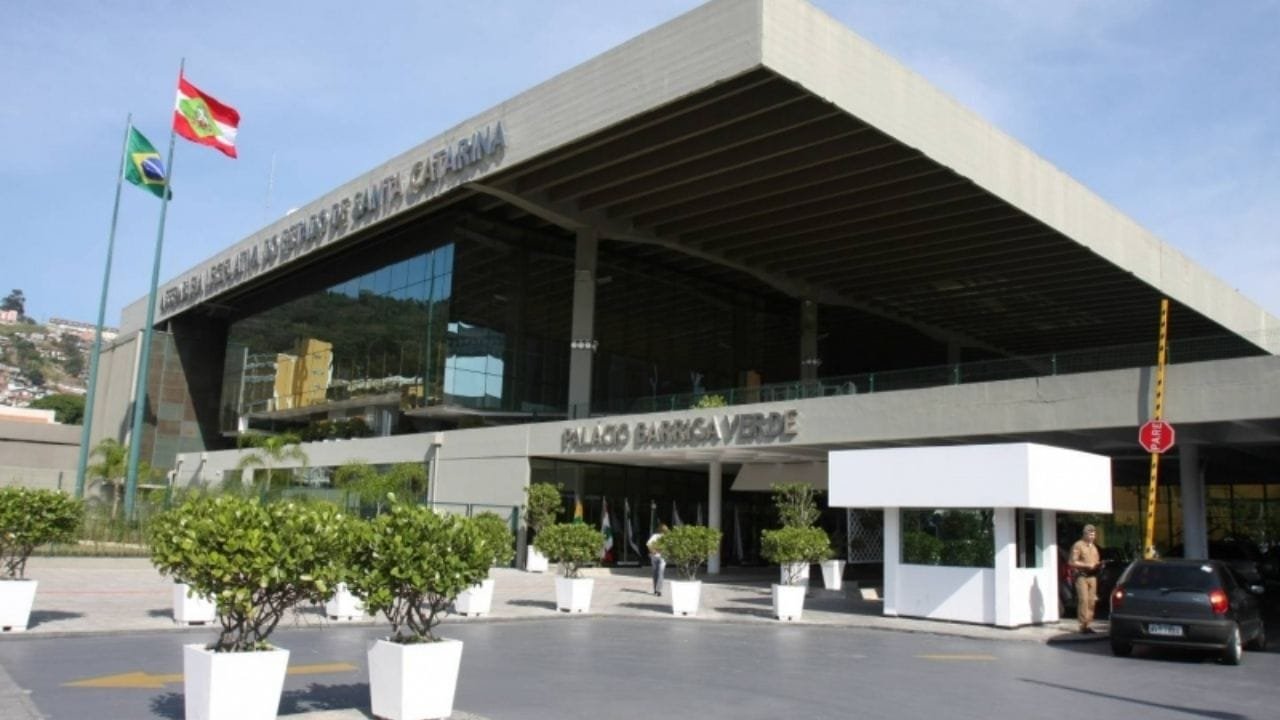 política,Santa Catarina,Alesc,parlamento estadual,balanço semestral,eventos públicos,produção legislativa