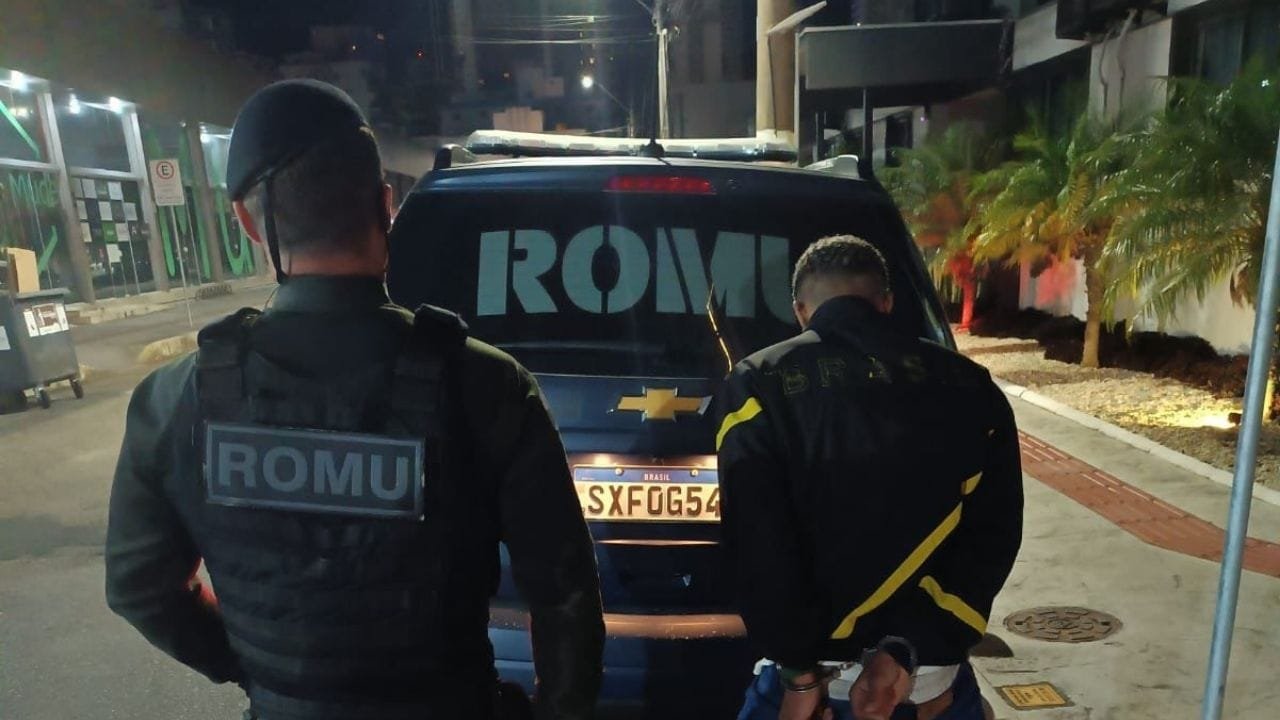 prisão tráfico Balneário Camboriú,drogas apreendidas,Guarda Municipal SC,ROMU Balneário Camboriú,abordagem policial