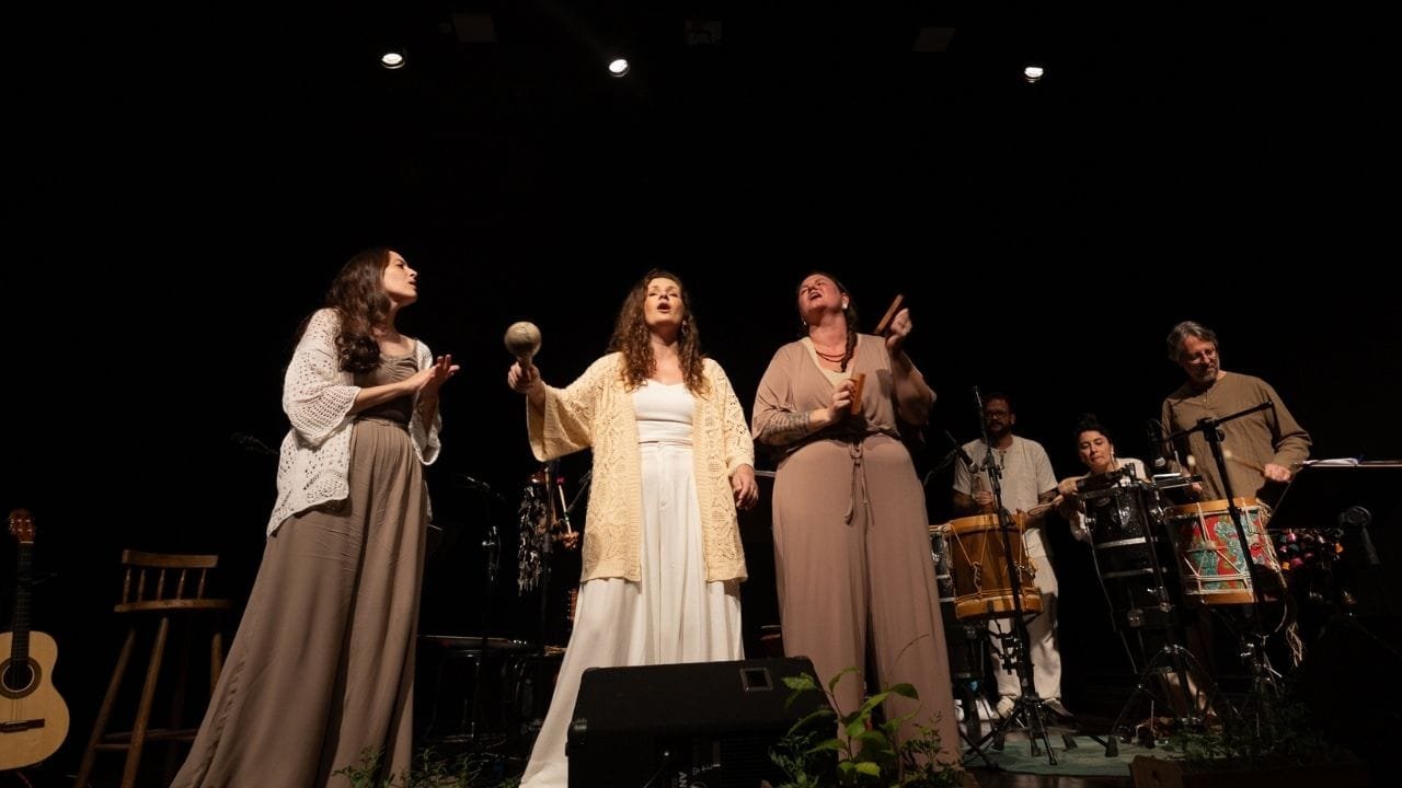 show Rezo,cultura popular feminina,turnê SC,Bárbara Kristensen,tradição catarinense