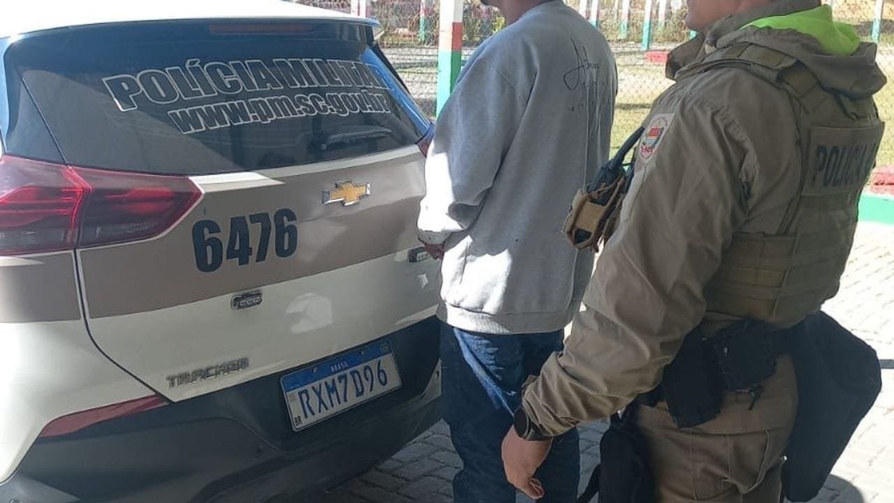 prisão Balneário Camboriú,foragido homicídio,Polícia Militar SC,mandado pensão alimentícia