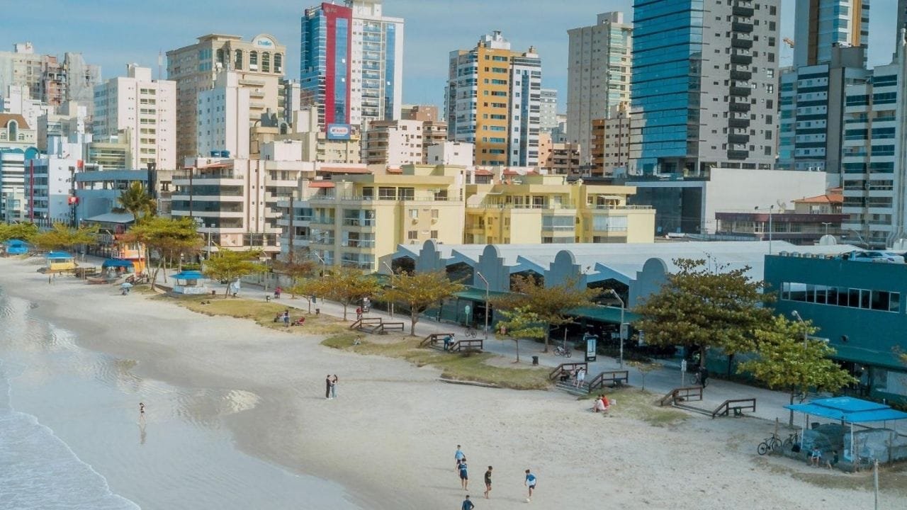 Calçadão Praia Shopping,programação musical Itapema,Dia dos Pais Itapema,shows gratuitos SC,Grupo J.A. Russi,atrações em Itapema,agosto em Itapema