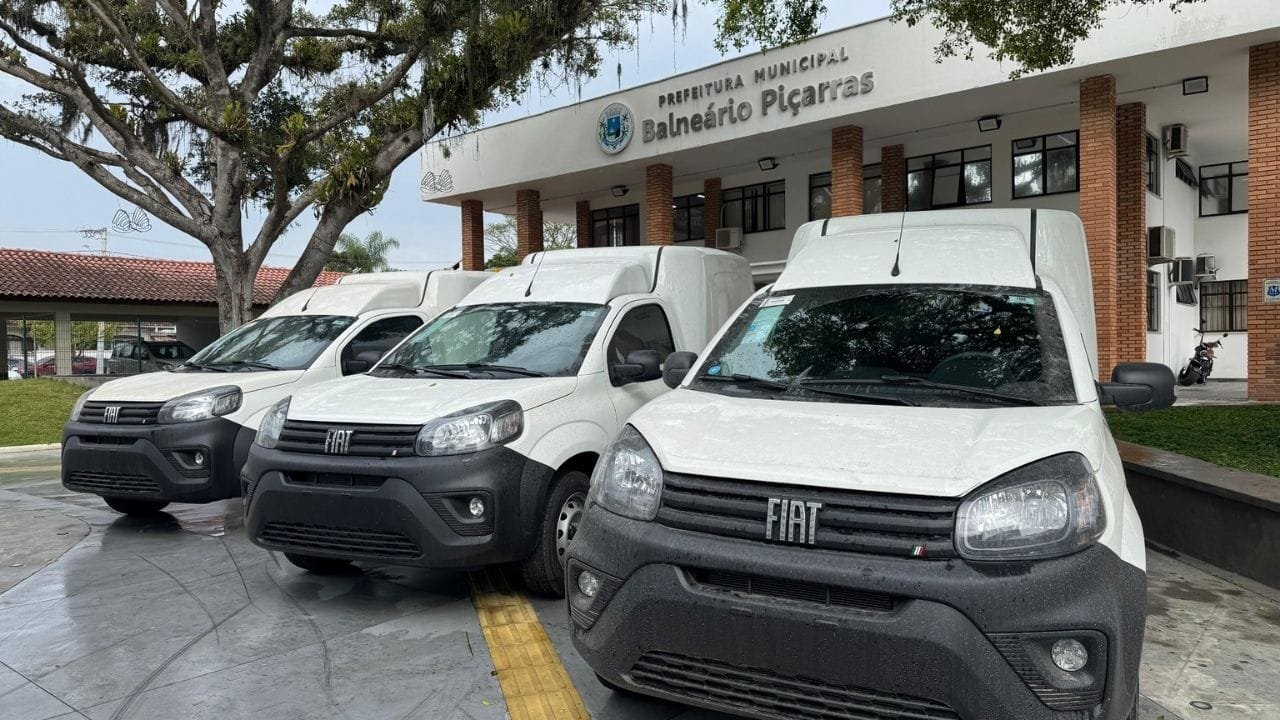 frota de veículos Balneário Piçarras,investimento saúde e educação,veículos para servidores,Programa Saúde em Casa,gestão pública Balneário Piçarras