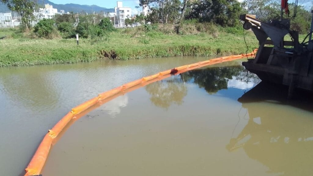 qualidade da água Balneário Camboriú,ETA Balneário Camboriú,Emasa tratamento de água,paralisação preventiva ETA,análise água bruta