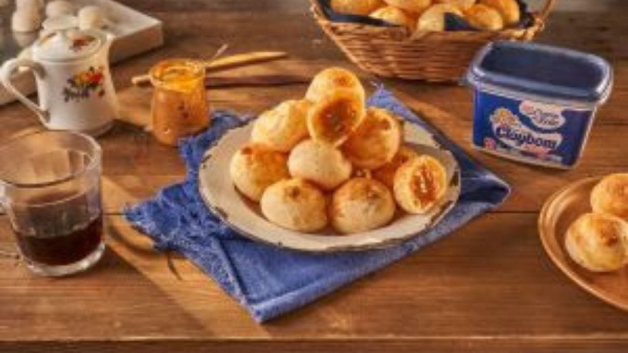 pão de queijo recheado,receita doce de pão de queijo,pão de queijo doce de leite,receita fácil pão de queijo,culinária mineira