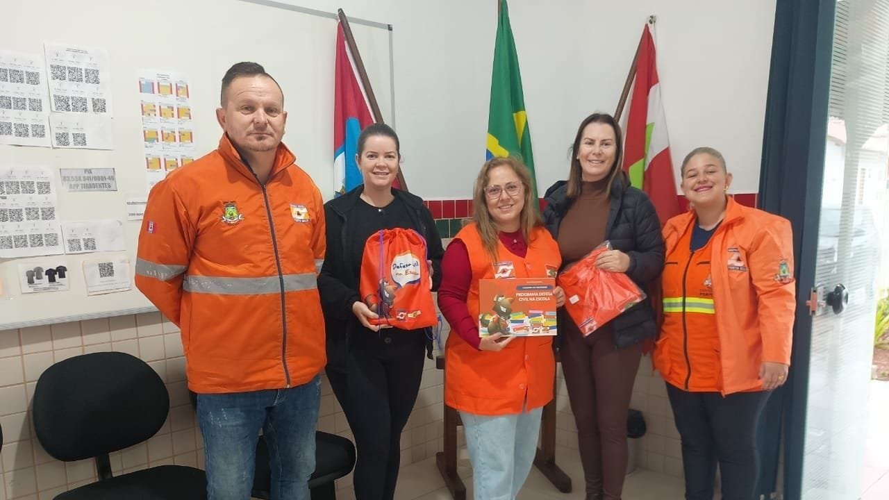 Defesa Civil Porto Belo,Programa Estadual de Proteção Civil,kits escolares,educação preventiva,Santa Catarina
