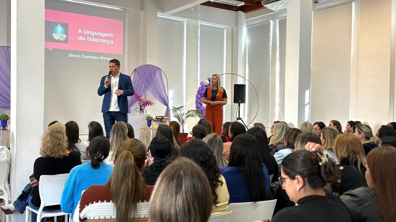 saúde mental Itajaí,liderança educacional,evento Mentes que Lideram,gestão escolar,bem-estar de professores
