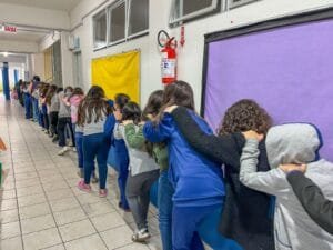 Bombeiro Mirim Balneário Camboriú,simulado evacuação escola,educação preventiva,Corpo de Bombeiros SC,segurança escolar