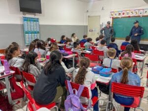 Bombeiro Mirim Balneário Camboriú,simulado evacuação escola,educação preventiva,Corpo de Bombeiros SC,segurança escolar