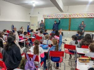 Bombeiro Mirim Balneário Camboriú,simulado evacuação escola,educação preventiva,Corpo de Bombeiros SC,segurança escolar