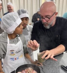 Tech Chef Camboriú,gastronomia na educação,ensino inovador,tecnologia educacional,aulas práticas de culinária