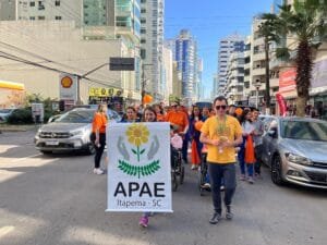 Semana da Pessoa com Deficiência Itapema,caminhada inclusiva,Agosto Laranja,APAE Itapema,inclusão social