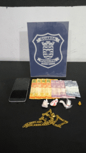 apreensão drogas BC,adolescente traficante,crack e cocaína,Guarda Municipal Balneário Camboriú,segurança pública SC