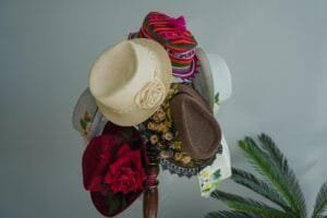 Aracy Salomoni,exposição Balneário Camboriú,Câmara de Balneário Camboriú,quadros e chapéus,artista de Erechim