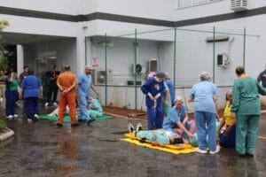 Unimed Litoral segurança,simulado incêndio BC,hospital Balneário Camboriú,treinamento emergência saúde,acreditação QMentum