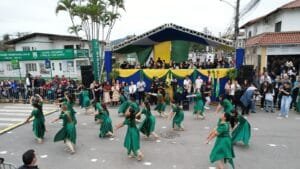 Camboriú,Independência do Brasil,desfile cívico,memória histórica,escola,família e sociedade.,Banda Municipal BEMC,Hino de Camboriú,prefeito Leonel Pavan,Bandeira do Brasil,Jozias Osmar da Silva,Câmara de Vereadores,Marlon Borsato,eputados estaduais,secretários municipais,presidentes de fundações,vereadores,autoridades locais,Rede Catarina de Proteção à Mulher,PROERD,Corpo de Bombeiros Militar,Polícia Militar,SAMU,Defesa Civil,CAESP,APAE,APECAM