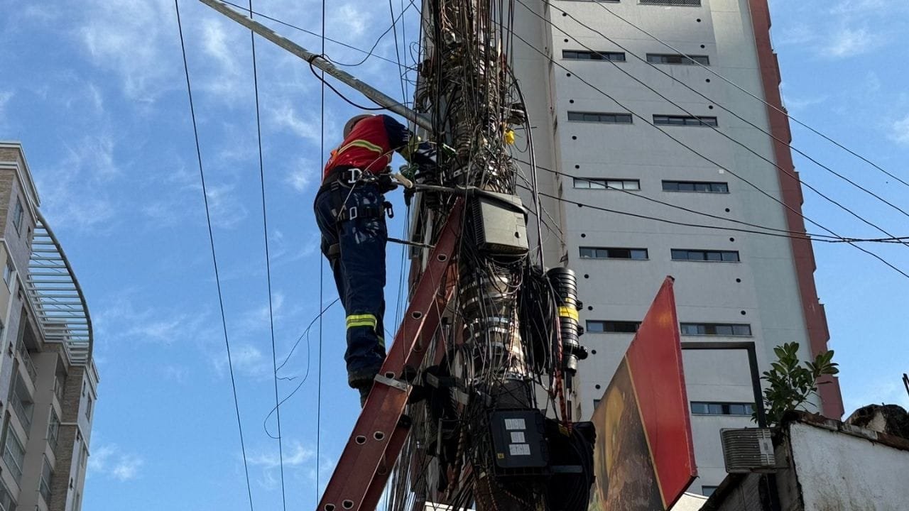 limpeza de fios Camboriú,Prefeitura e Celesc,segunda fase operação