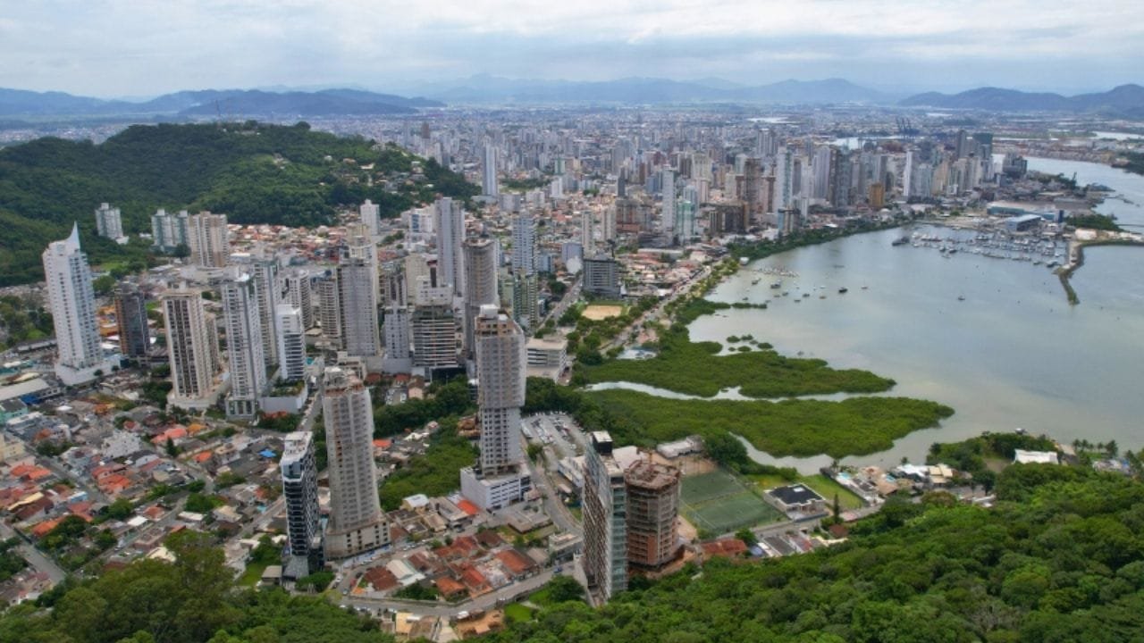 Itajaí recursos próprios,pagamento FONPLATA,gestão orçamentária,obras estruturantes,desenvolvimento urbano