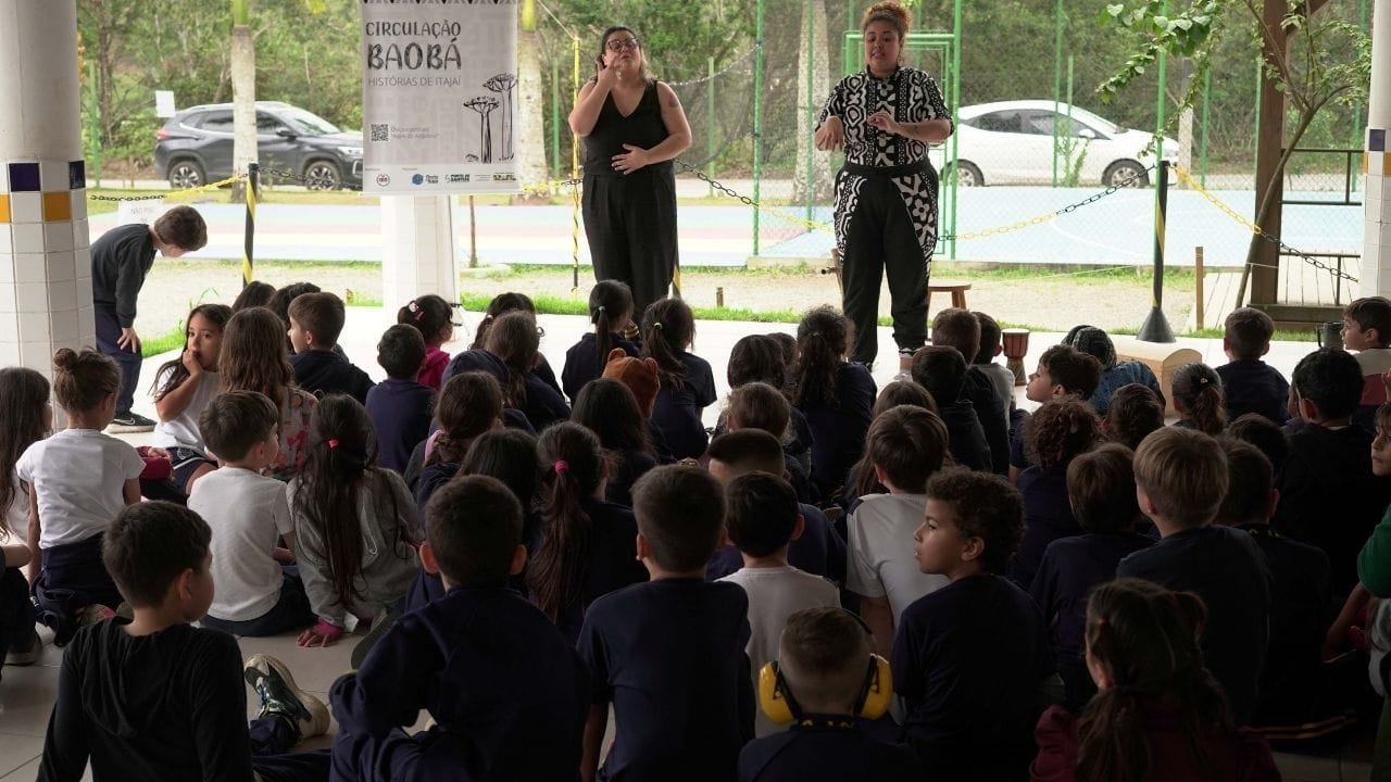 Projeto Baobá Itajaí,espetáculo Angola,cultura afro-brasileira,arte na educação,lendas angolanas