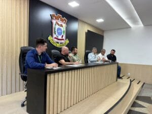 limpeza de fios Camboriú,Prefeitura e Celesc,segunda fase operação