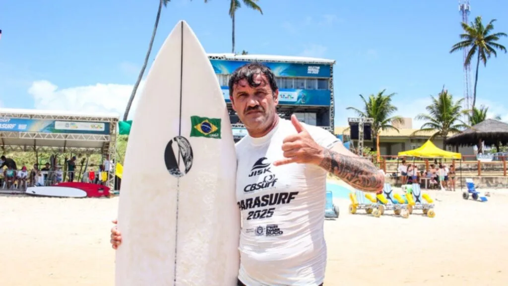 paratleta de Navegantes,tetracampeão brasileiro de surf,parasurf SC,Rafael Lueders campeão,esporte adaptado Santa Catarina