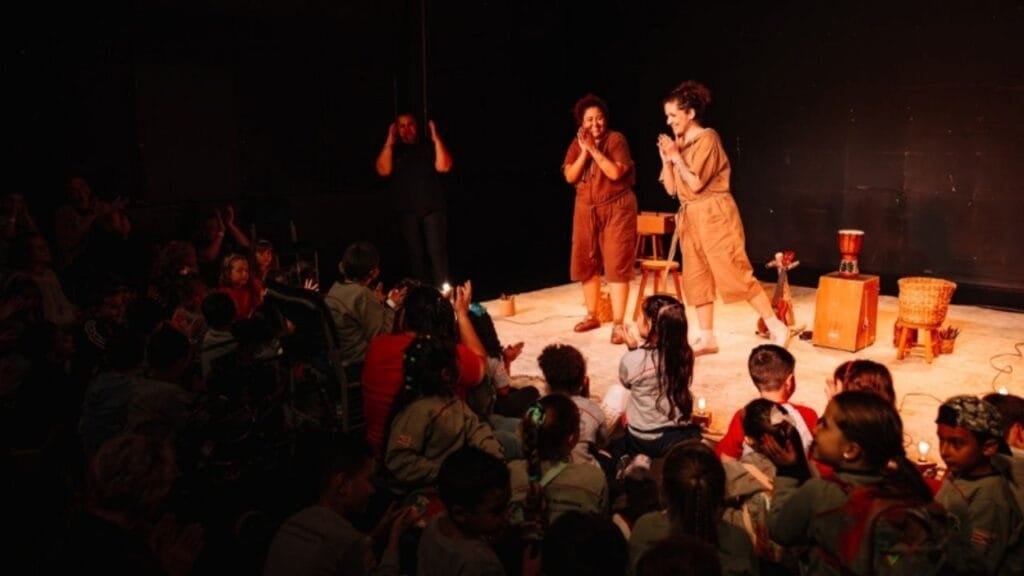 Cor de Quê Itajaí,espetáculo infantil gratuito,educação racial,teatro para escolas,Izô Cultura