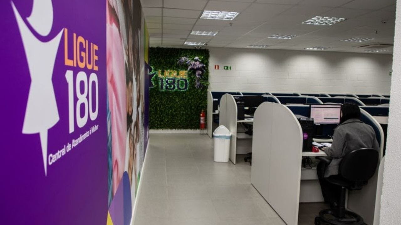 Ligue 180,violência de gênero,Central de Atendimento à Mulher,denúncias,Ministério das Mulheres