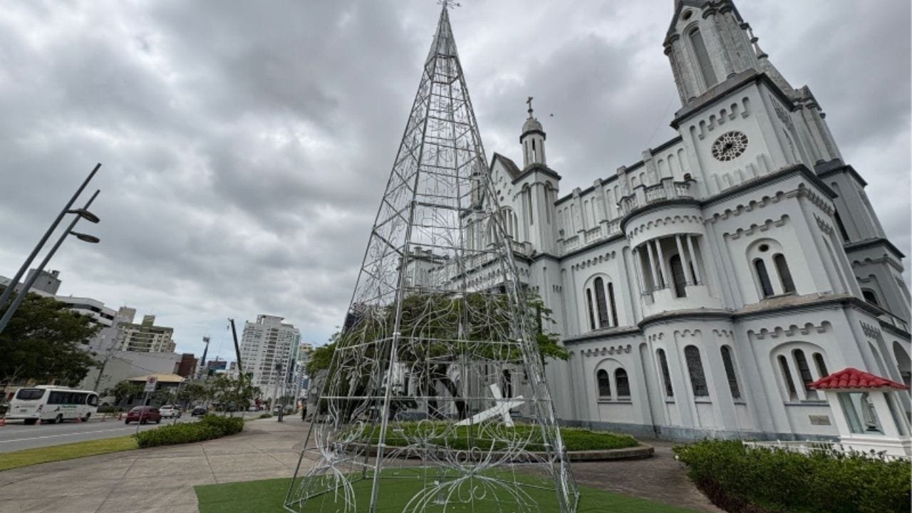 Natal Itajaí,iluminação Natal 2025,decoração natalina LED