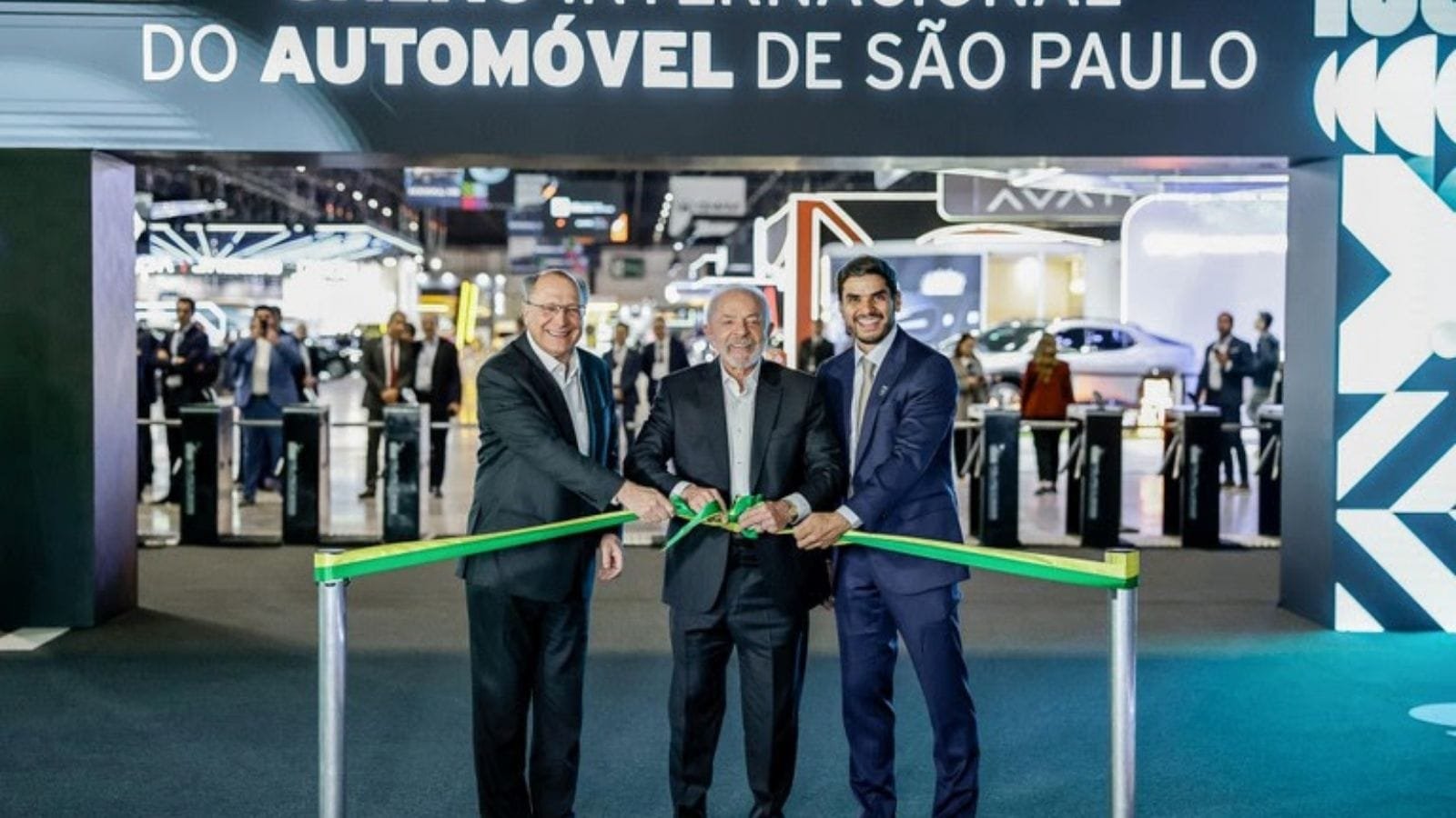 Salão do Automóvel,Lula,investimentos automotivos,transição energética,setor automotivo Brasil,Anfavea,Programa Mover,indústria automobilística,PIB industrial,São Paulo.