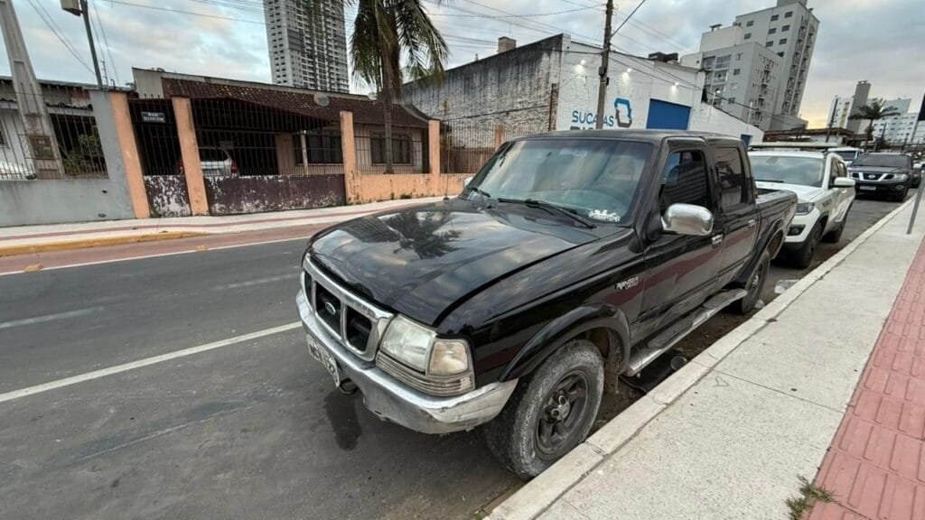 prisões em Camboriú,Polícia Militar SC,caminhonete furtada